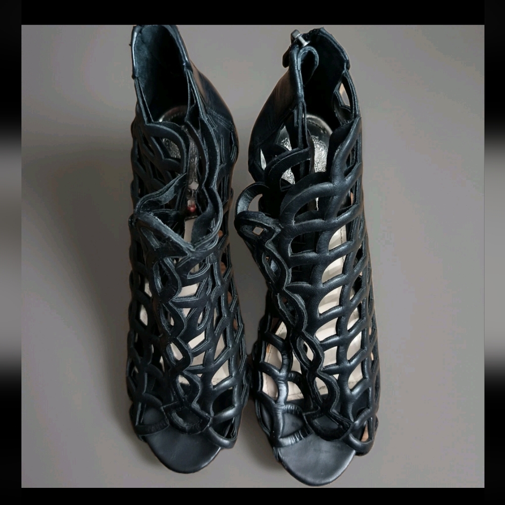 ***SOLD***Vince Camuto Fontanela Women Gladiator High Heels Black Leather Sz 8 - Picture 2 of 10